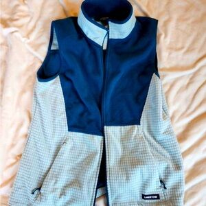 Lands End medium women’s.  Fleece